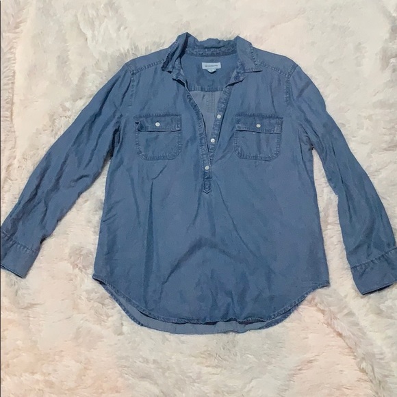SOLD❌❌❌❌6/$25🤑 NWOT Light wash denim top - Picture 3 of 4